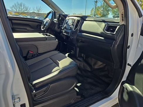 Used 2017 Nissan Titan S image 24