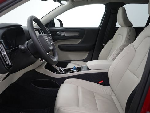 Used 2023 Volvo XC40 B5 Ultimate w/ Protection Package Premier image 15