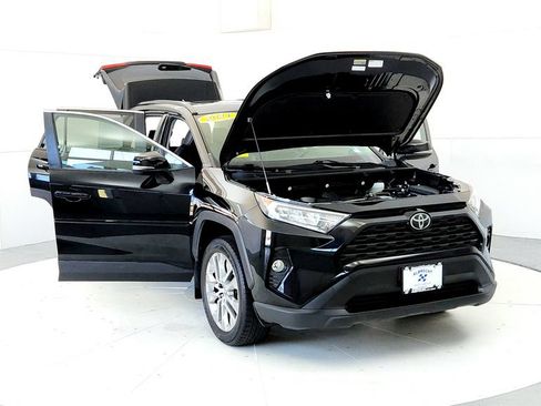 Used 2021 Toyota RAV4 XLE Premium AWD/4WD image 9