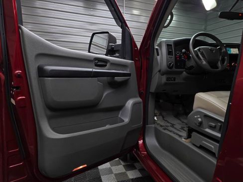 Used 2016 Nissan NV 3500 SL RWD image 28