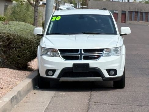 Used 2019 Dodge Journey SE FWD image 2