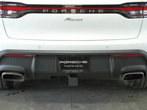 Certified 2025 Porsche Macan AWD/4WD image 38