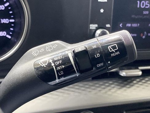 Used 2024 Kia Carnival LX FWD image 35