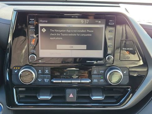 Used 2022 Toyota Highlander XLE image 32