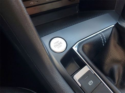 Used 2022 Volkswagen Taos SE image 34