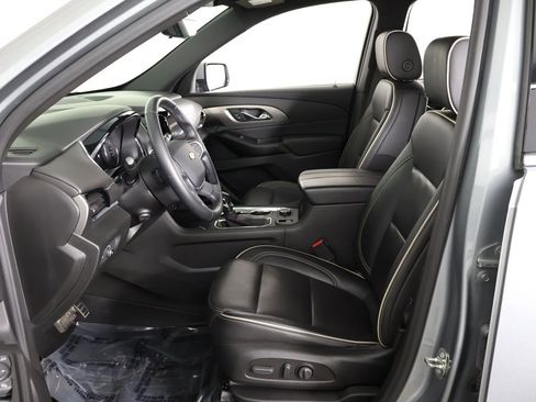 Used 2023 Chevrolet Traverse Premier AWD/4WD image 34
