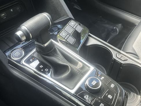 Certified 2025 Kia Sportage EX FWD image 28