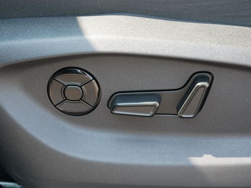 Certified 2025 Volkswagen Tiguan SE AWD/4WD image 20