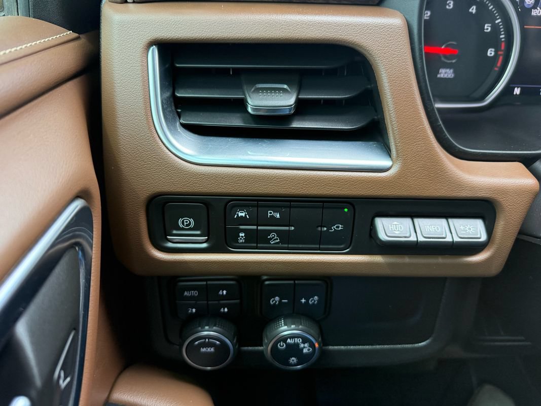 Used 2021 Chevrolet Suburban High Country AWD/4WD image 38