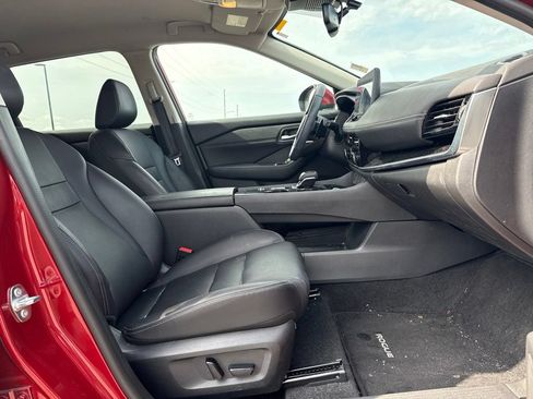 Used 2024 Nissan Rogue SL FWD image 10