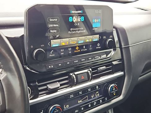Used 2023 Nissan Pathfinder SL FWD image 28