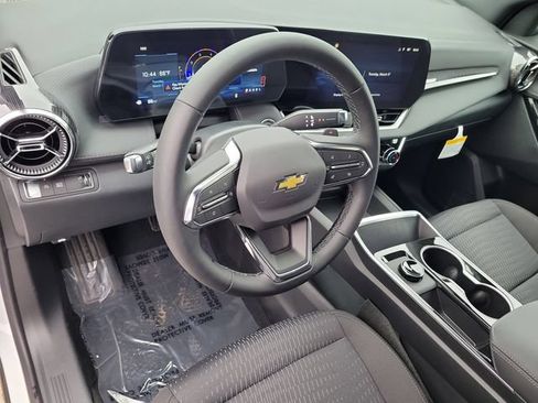 New 2026 Chevrolet Equinox LT w/ Safety and Technology Package FWD image 17