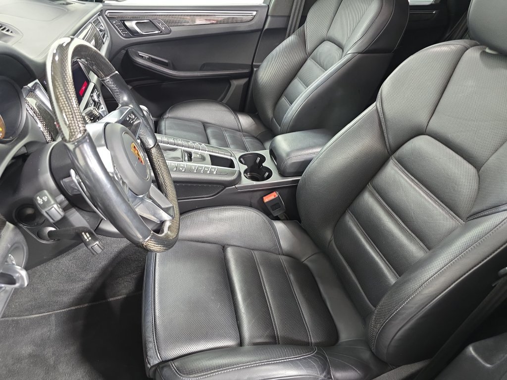 Used 2021 Porsche Macan Turbo AWD/4WD image 5