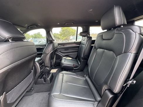 Used 2024 Jeep Grand Cherokee L Limited w/ Black Appearance Package AWD/4WD image 27