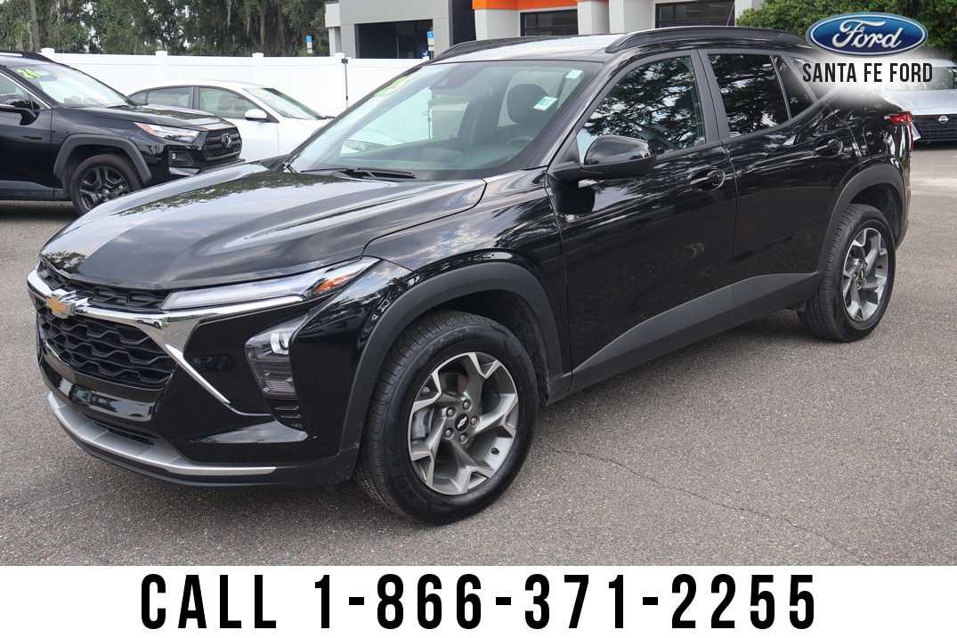 Used 2025 Chevrolet Trax LT w/ LT Convenience Package FWD image 2