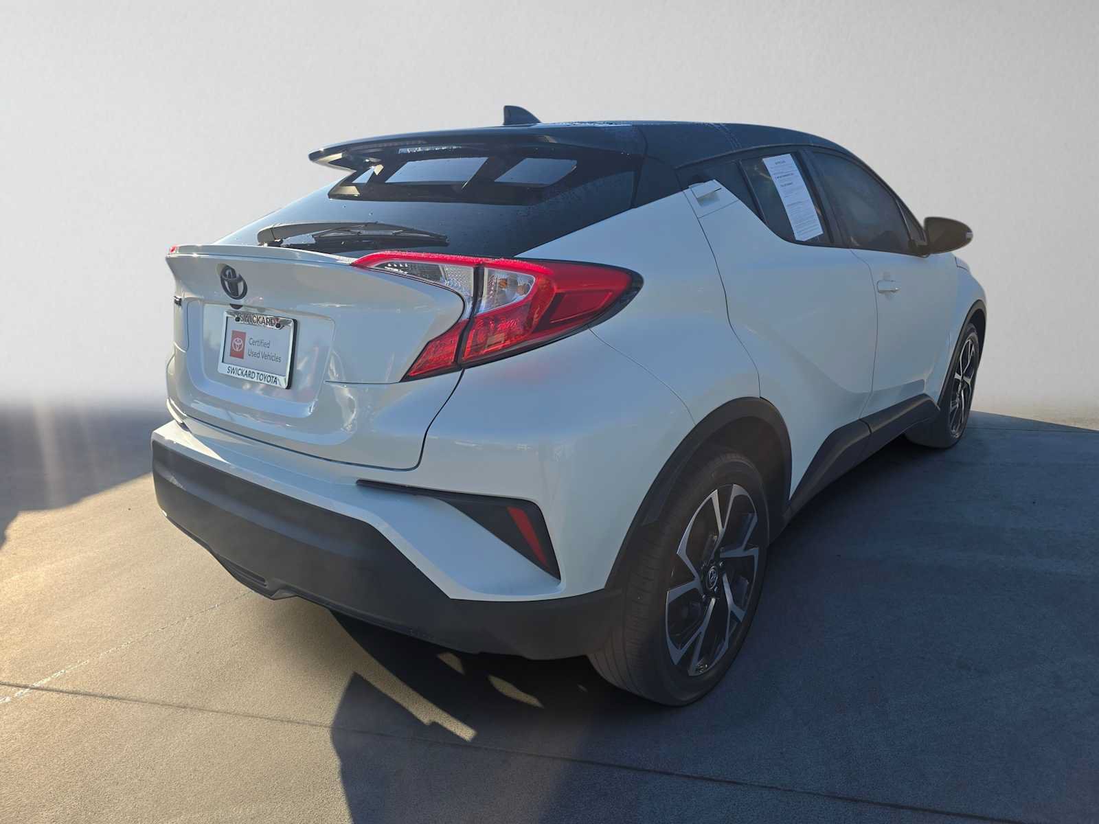Used 2020 Toyota C-HR XLE FWD image 3