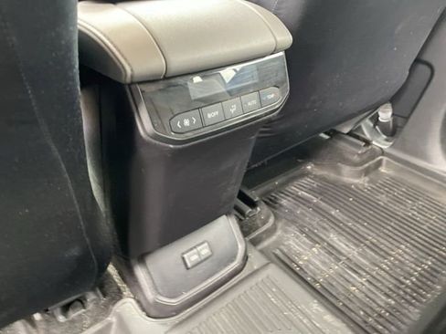 Used 2023 Toyota Highlander LE image 11