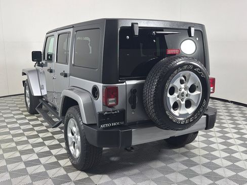 Used 2018 Jeep Wrangler Unlimited Sahara w/ Connectivity Group AWD/4WD image 7