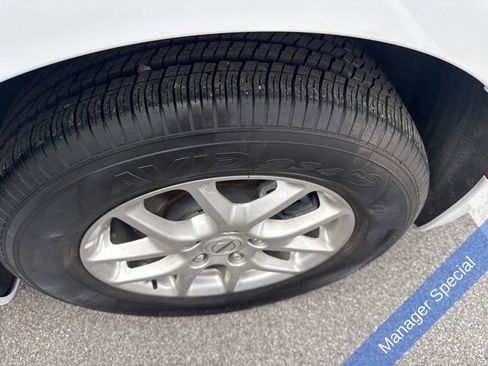 Used 2025 Chrysler Pacifica Select image 11