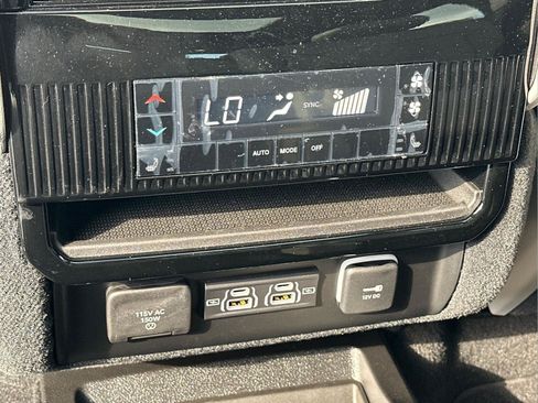 Used 2026 Jeep Grand Wagoneer Limited AWD/4WD image 17
