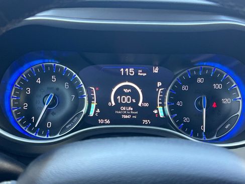 Used 2024 Chrysler Pacifica Touring-L FWD image 36