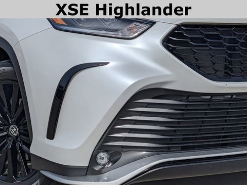 Used 2025 Toyota Highlander XSE image 3