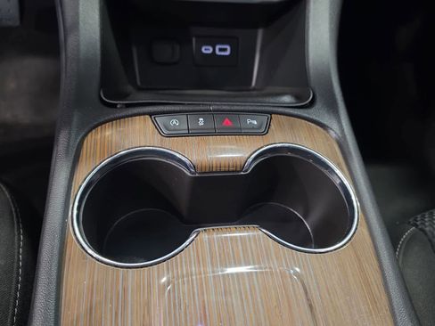 Used 2021 GMC Acadia SLE FWD image 19