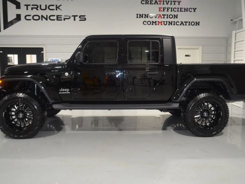 Used 2022 Jeep Gladiator Overland image 4