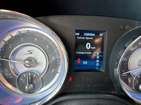 Used 2014 Chrysler 300 S w/ Luxury Group AWD/4WD image 9