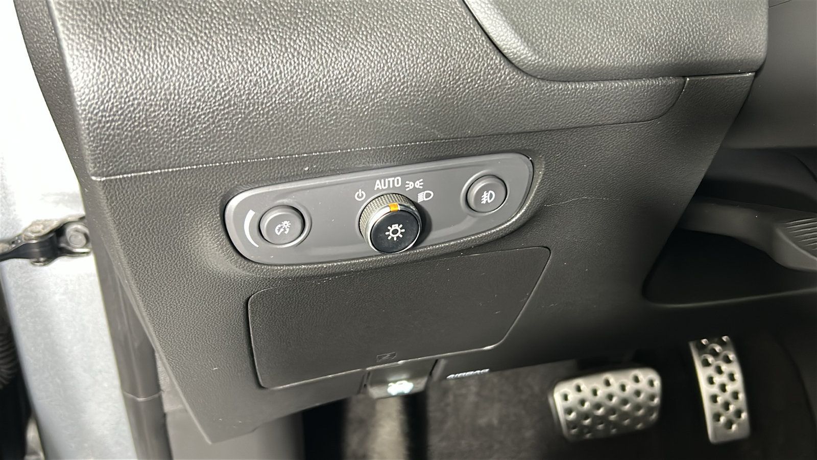 Used 2023 Buick Encore GX Select w/ Sport Touring Package FWD image 24