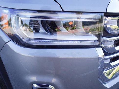 Used 2023 GMC Acadia SLE image 45
