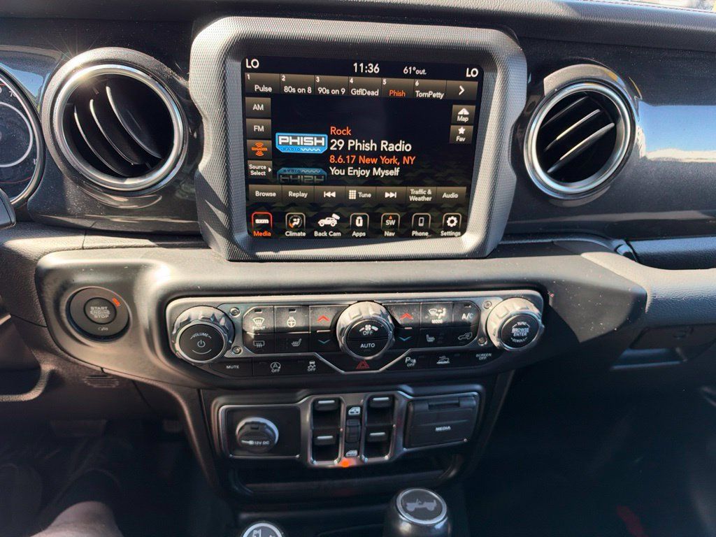 Used 2022 Jeep Wrangler Unlimited Sahara AWD/4WD image 22