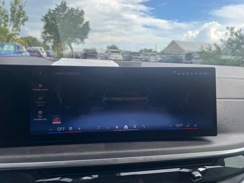 Used 2025 BMW X7 xDrive40i w/ Executive Package AWD/4WD image 9