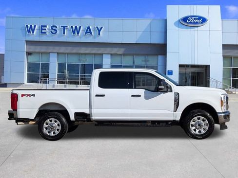 Used 2024 Ford F250 XLT w/ FX4 Off-Road Package image 3