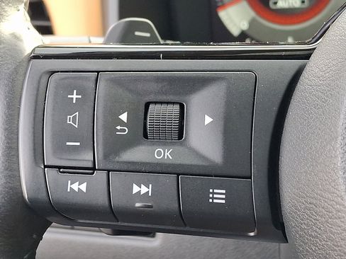 Used 2022 Nissan Rogue Platinum w/ Head-Up Display Package image 23