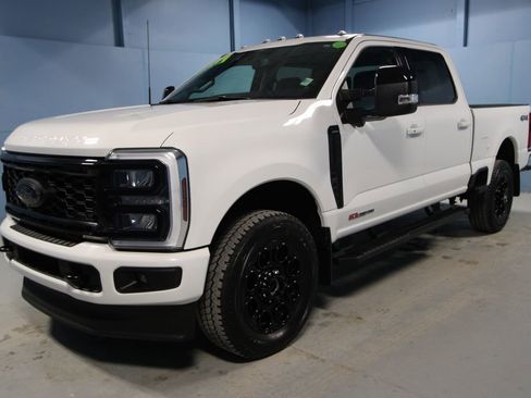 Used 2025 Ford F350 Lariat w/ Black Appearance Package image 33
