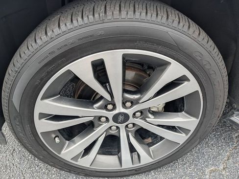 Used 2019 Ford Expedition XLT w/ Equipment Group 202A RWD image 5