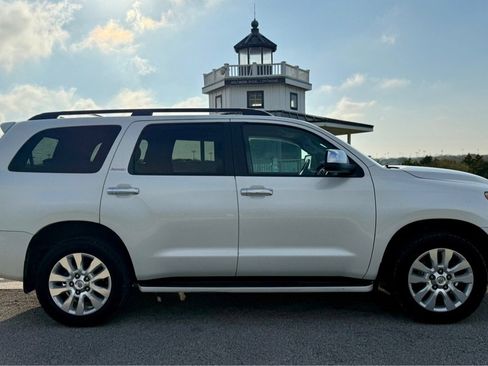Used 2011 Toyota Sequoia Platinum image 4