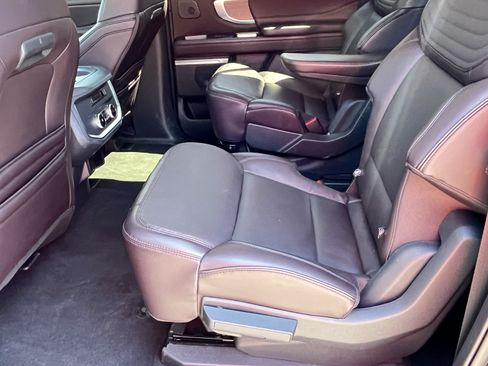 Certified 2025 Ford Expedition Max Platinum w/ Platinum Ultimate Package AWD/4WD image 11