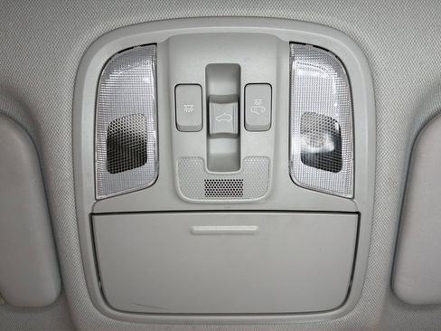 Used 2017 Kia Niro EX FWD image 18