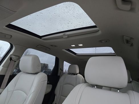 Used 2022 Buick Enclave Premium w/ Experience Buick Package image 3