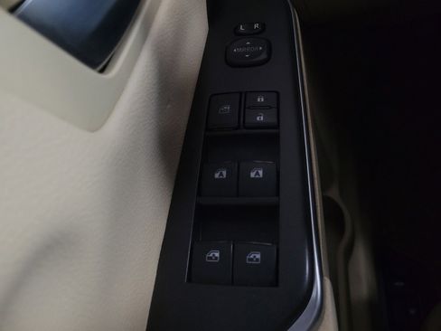 Used 2016 Toyota Camry LE image 27