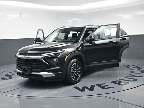 Certified 2025 Chevrolet TrailBlazer LT w/ Driver Confidence Package image 21