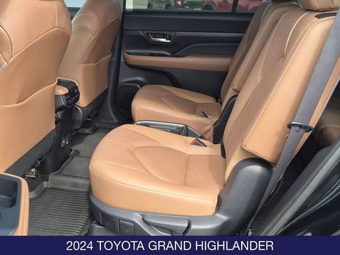 Used 2024 Toyota Grand Highlander AWD image 15
