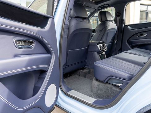 New 2025 Bentley Bentayga image 38