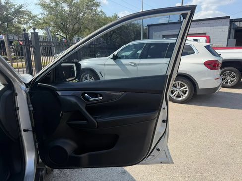 Used 2020 Nissan Rogue S w/ Special Edition Package FWD image 9