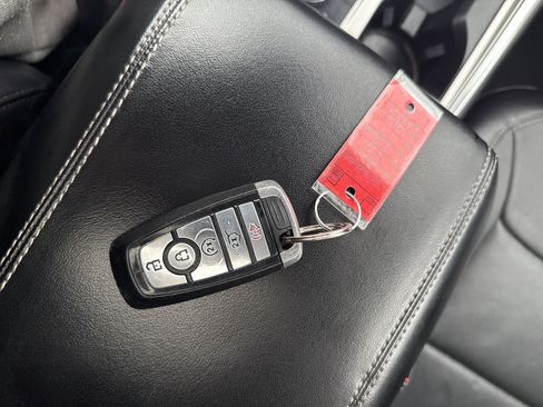 Used 2020 Ford Explorer Limited image 32