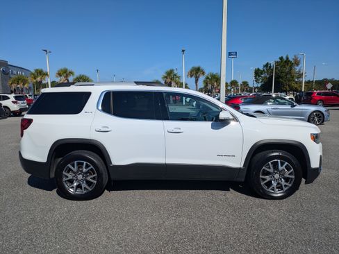 Used 2023 GMC Acadia SLT image 3