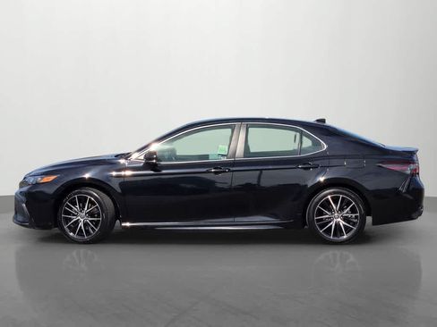 Used 2024 Toyota Camry SE FWD image 3