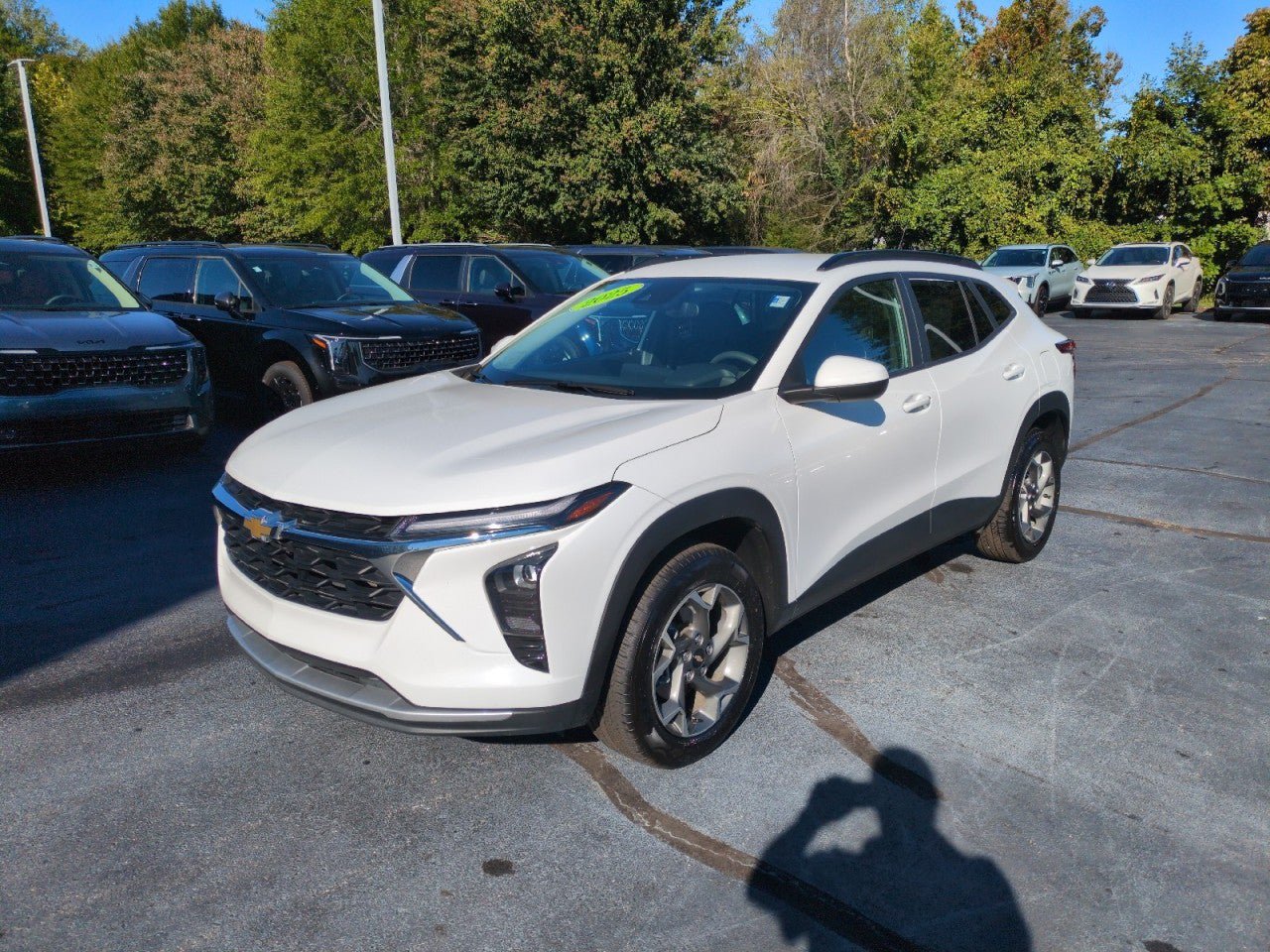 Used 2025 Chevrolet Trax LT FWD image 3